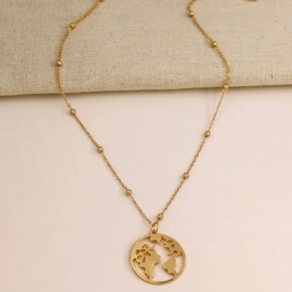3/$30 💛 Worldwide Globe Pendant Necklace